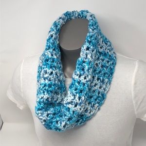 Chunky yarn cowl scarf color: seven seas New hand crochet by me